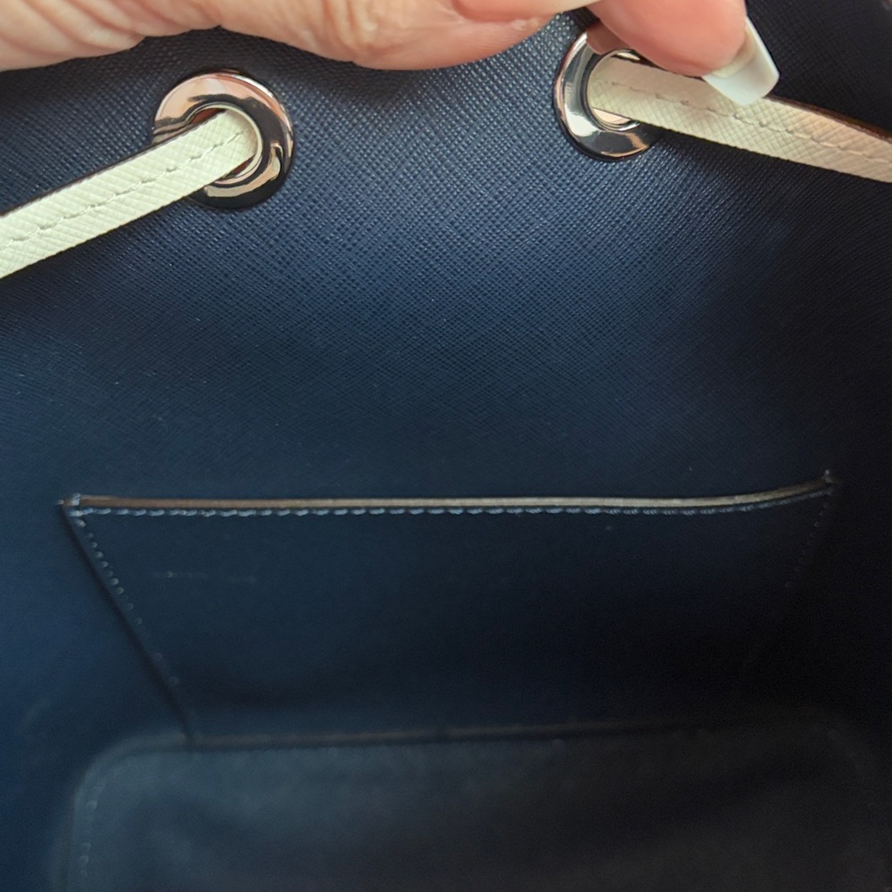 Michael Kors • Greenwich Medium Saffiano Leather Bucket Bag in White - Picture 15 of 17